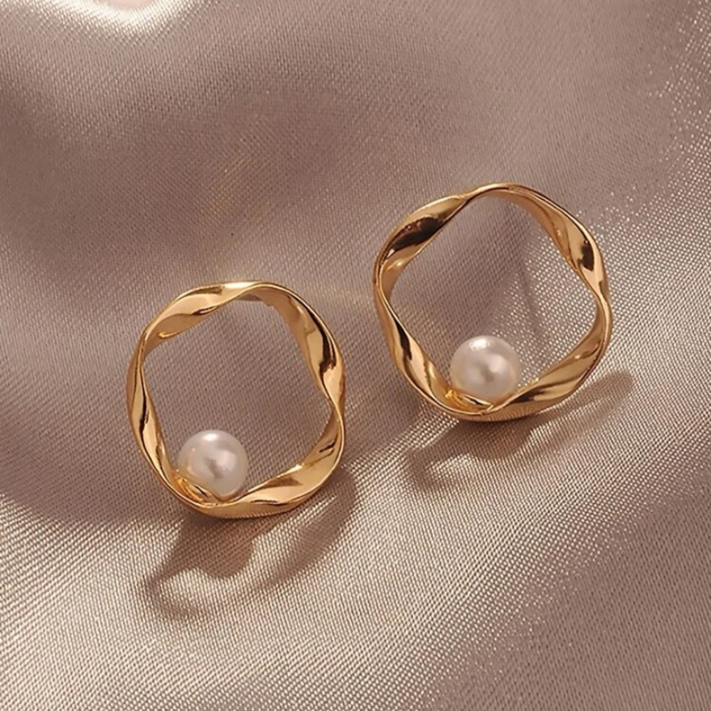 Women’s gold plated hollow hoop pearl dainty elegant drop earrings - Picture 1 of 4